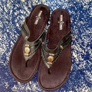 New Minnetonka Sandals Black Size 9